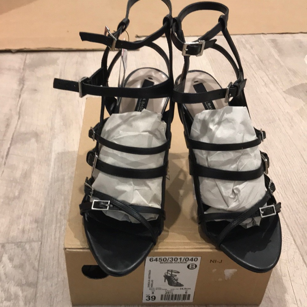 Zara heels in black size 8 or 39euro, new